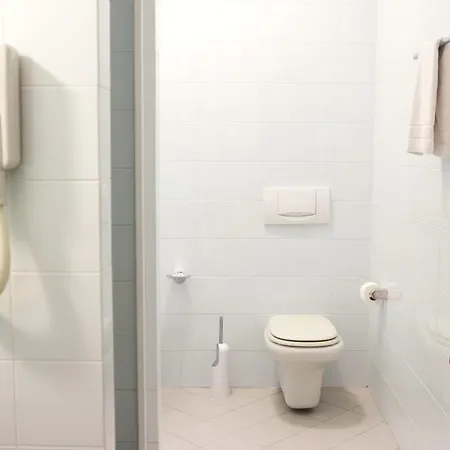 Hotel Mab - Maison Des Artistes 3*